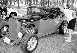 Bill Atwell of Monroe checks out Jerry Noonan&rsquo;s 1932 Ford Vick 1, one of the many attractions at the fair.