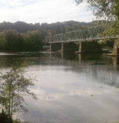  Visitors to Frenchtown can take a break from shopping to sit alongside the Delaware River. 