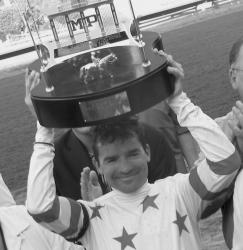 TOP PHOTO BY CHRIS KELLY, BOTTOM PHOTO BY JESSICA SMITH 